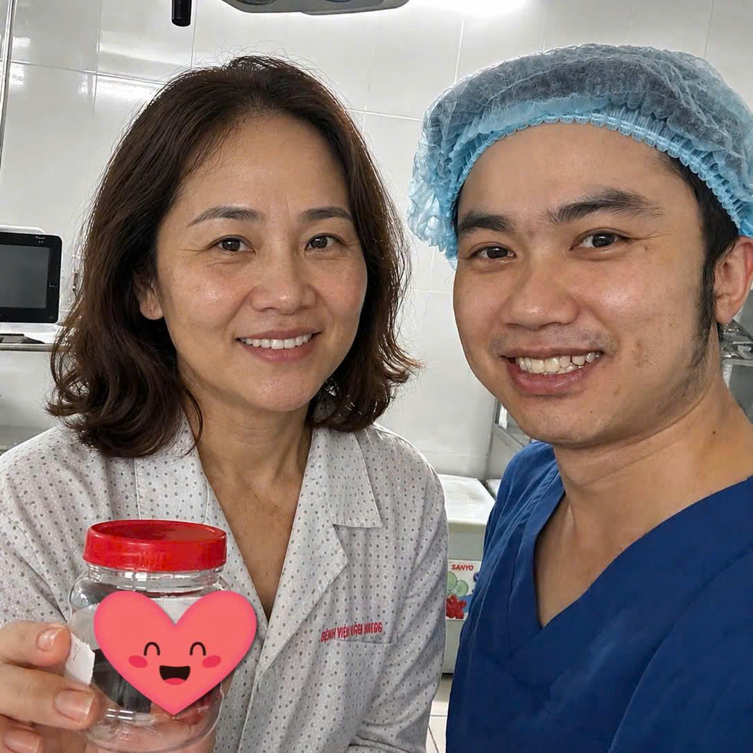 Bác mổ cho mấy người nhà của em rồi.